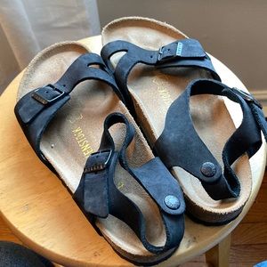 EUC—Birkenstock Rio sandals in leather